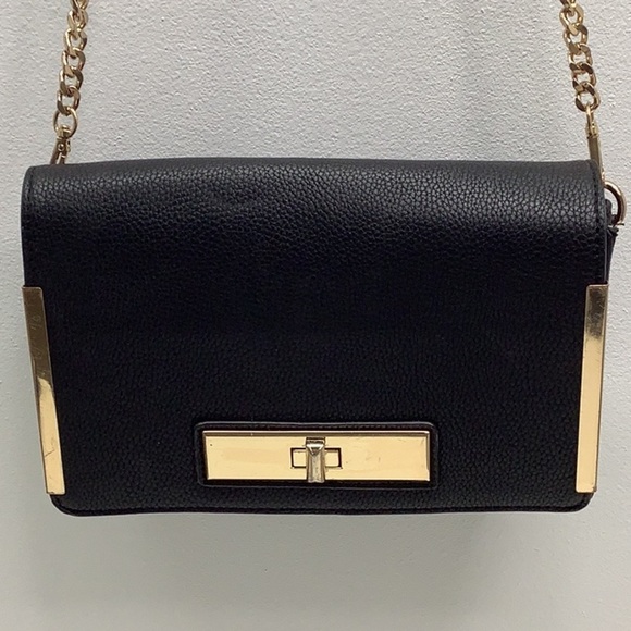 Madison west square black crossbody bag with gold chain Preowned - Picture 2 of 10
